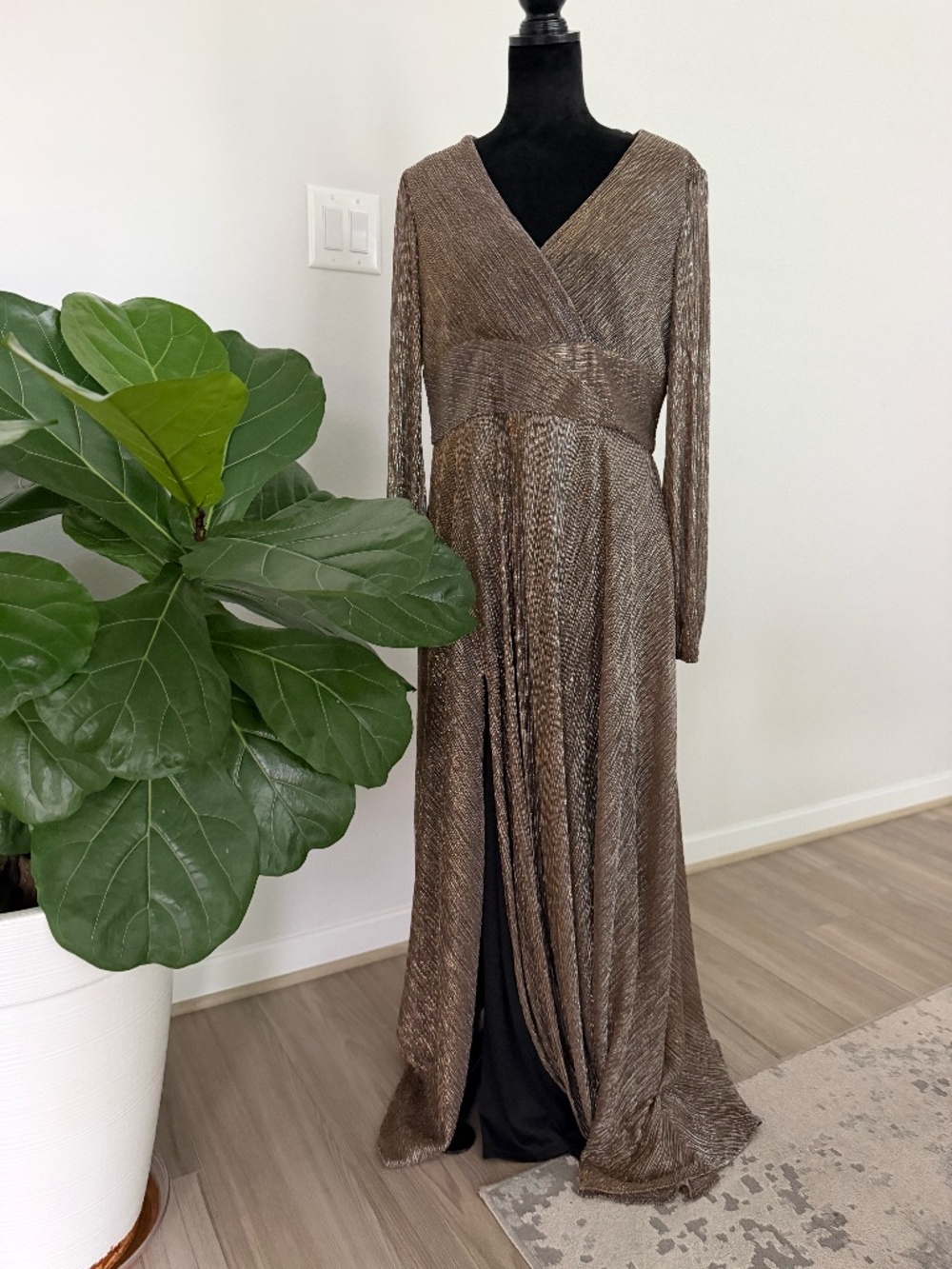 Women's Metallic V-Neck Long-Sleeve Gown